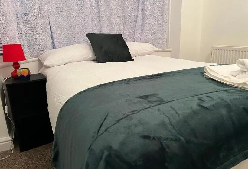 スタンダードルーム, The Coral Guest House 1 Fratton Park Portsmouth