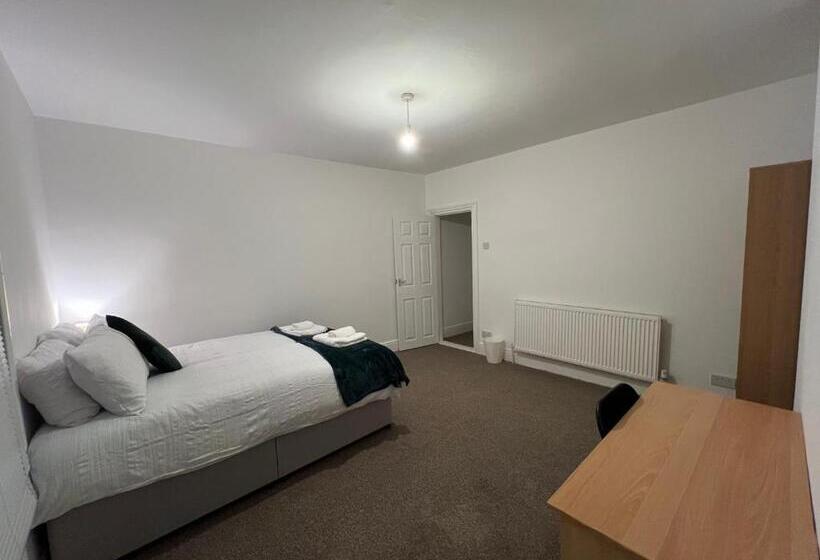 اتاق اکونومی, The Coral Guest House 1 Fratton Park Portsmouth