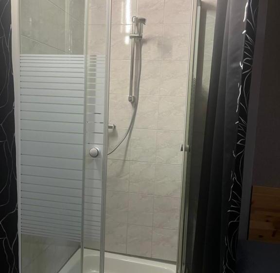 חדר אקונומי, Hipokratios 3 Zimmer Mit Gemeinschaft Wc