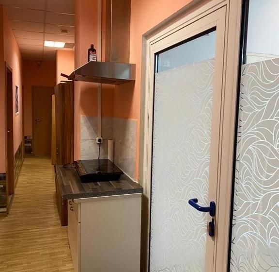 חדר אקונומי, Hipokratios 3 Zimmer Mit Gemeinschaft Wc