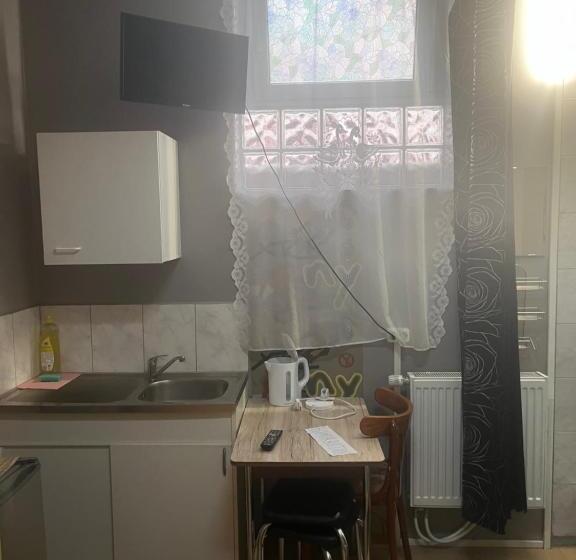 חדר אקונומי, Hipokratios 3 Zimmer Mit Gemeinschaft Wc