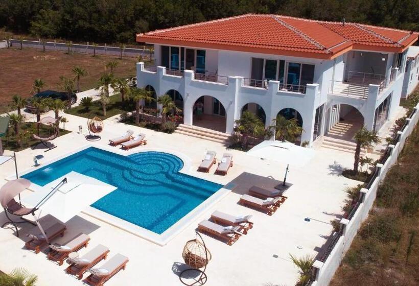 ویلای یک اتاق خوابه با استخر شنا, Villa 100 Palme