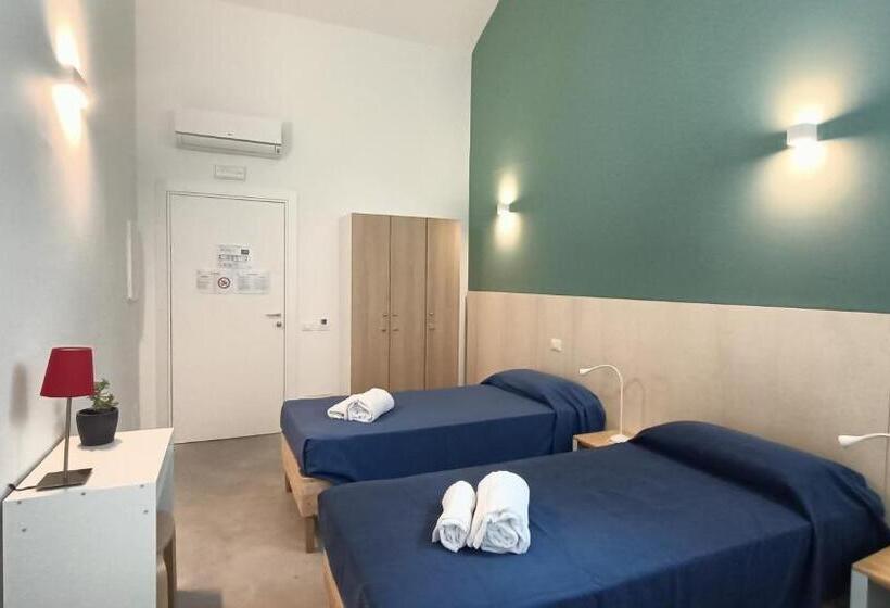 Номер Стандарт Трехместный, Bed & Bike Hostel