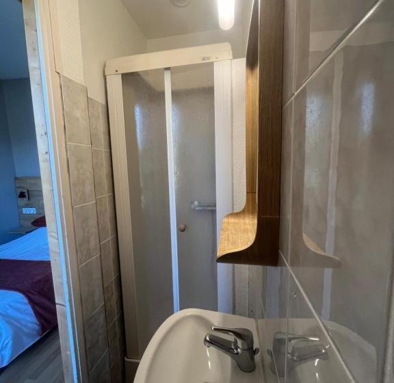 غرفة قياسية, Le Petit Montmartre