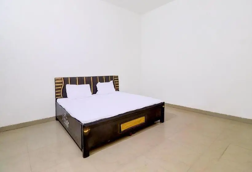 Classic Kolmen Hengen Huone, Oyo 81438 Mannat Guest House