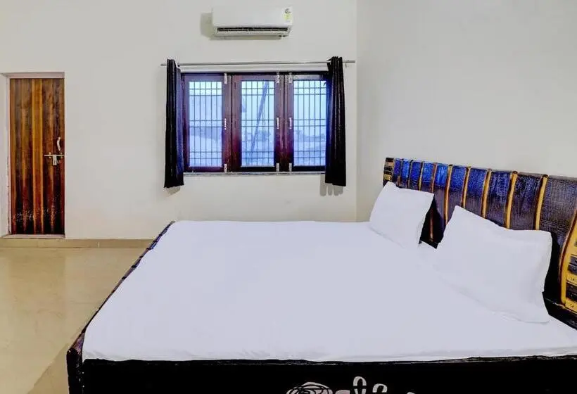 Classic Kolmen Hengen Huone, Oyo 81438 Mannat Guest House