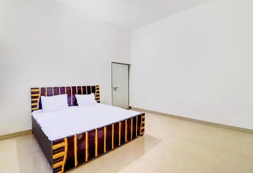 Classic Kolmen Hengen Huone, Oyo 81438 Mannat Guest House