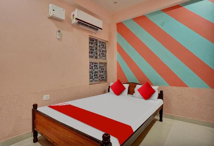 חדר קלאסי לשלושה, Oyo Flagship 81277 Om Shanti Aavashiya