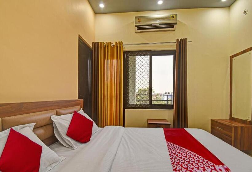 トリプルクラシックルーム, Oyo Flagship Ace Inn