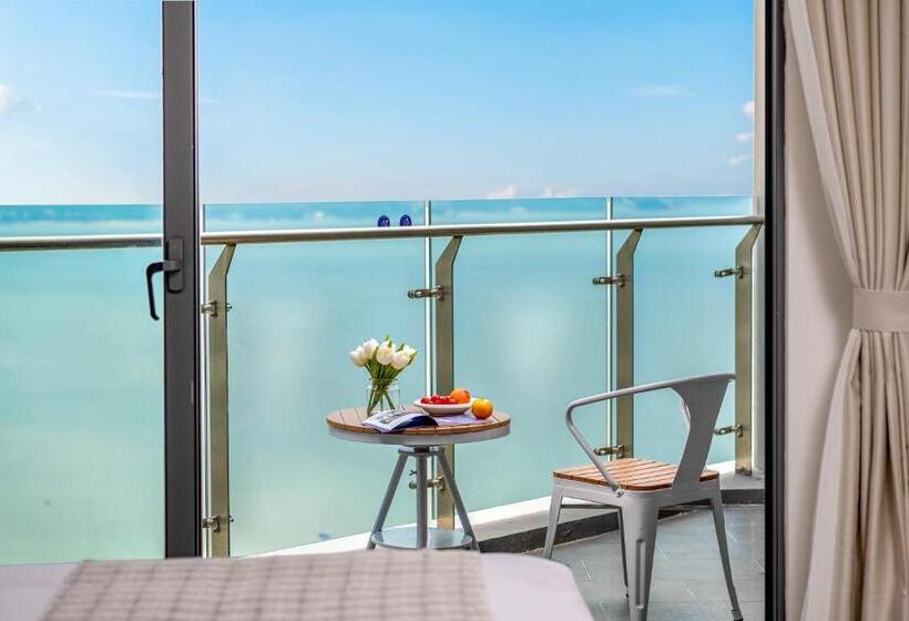 Номер Deluxe Вид на Море с Балконом, Poltton Century