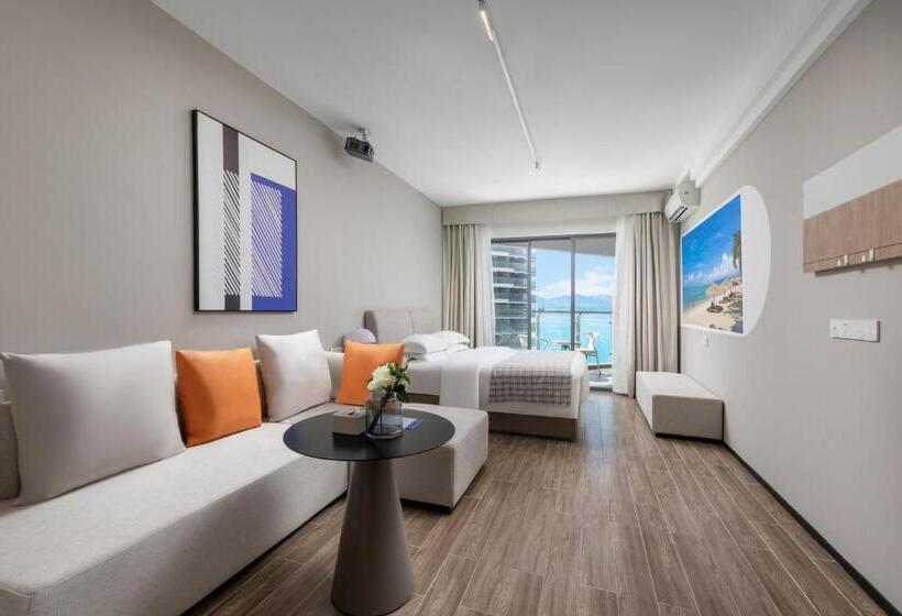 Номер Deluxe Вид на Море с Балконом, Poltton Century