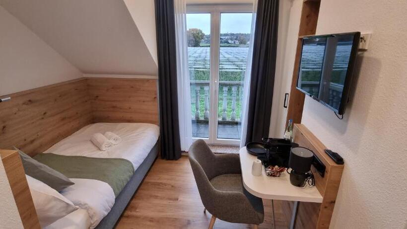 带阳台的标准单人间, Vorgebirgsblick   Restaurant Biergarten Gästehaus