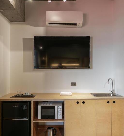 Familjestudio, Homebase Kapitolyo   Minimalist Serviced Apartments