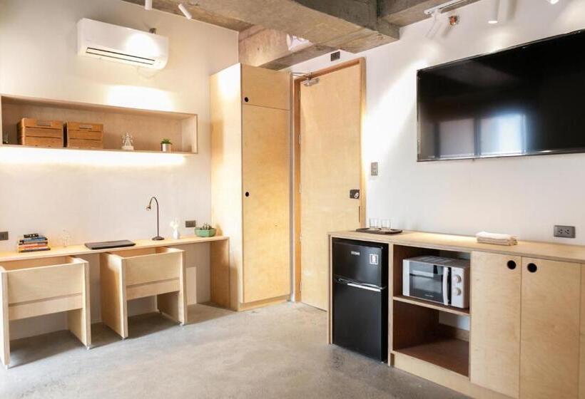 Deluxe Studio, Homebase Kapitolyo   Minimalist Serviced Apartments