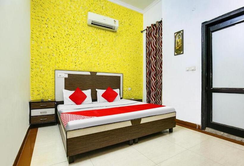 Трехместный Номер Классика, Oyo Flagship 81310 Hotel Sunrise