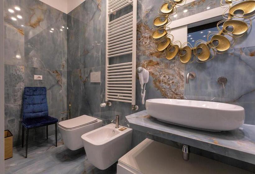 标准间带漩涡浴缸, Palazzo Stapane Suite Acquamarina By Barbarhouse