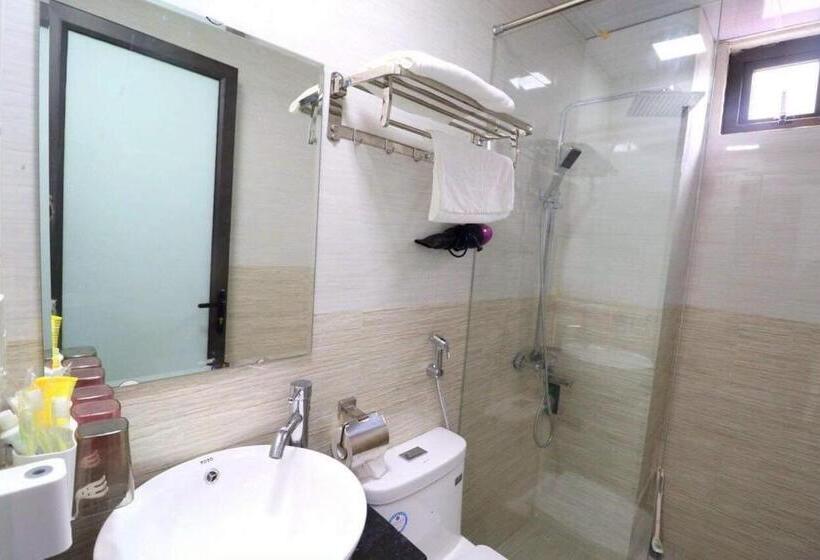 اتاق استاندارد با چشم‌انداز استخر, Dũng Thoa