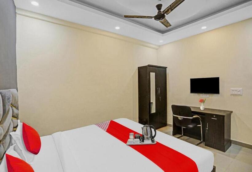 トリプルクラシックルーム, Flagship Grand Imperial Near Worlds Of Wonder