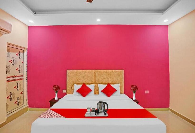 トリプルクラシックルーム, Flagship Grand Imperial Near Worlds Of Wonder