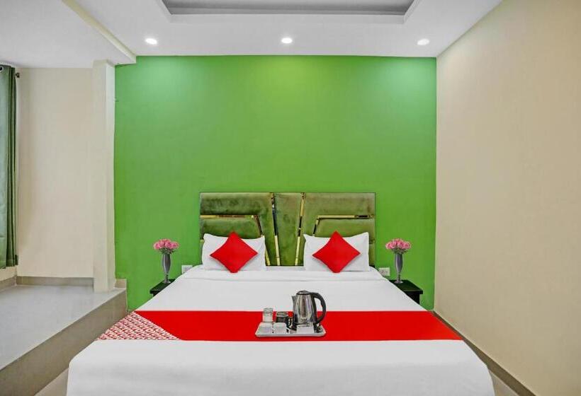 トリプルクラシックルーム, Flagship Grand Imperial Near Worlds Of Wonder