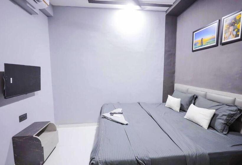 三人经典房间, Flagship Gray Rooms