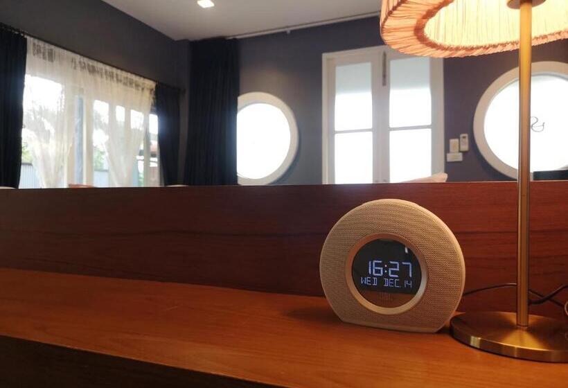 اتاق لوکس, Mrs. Swan