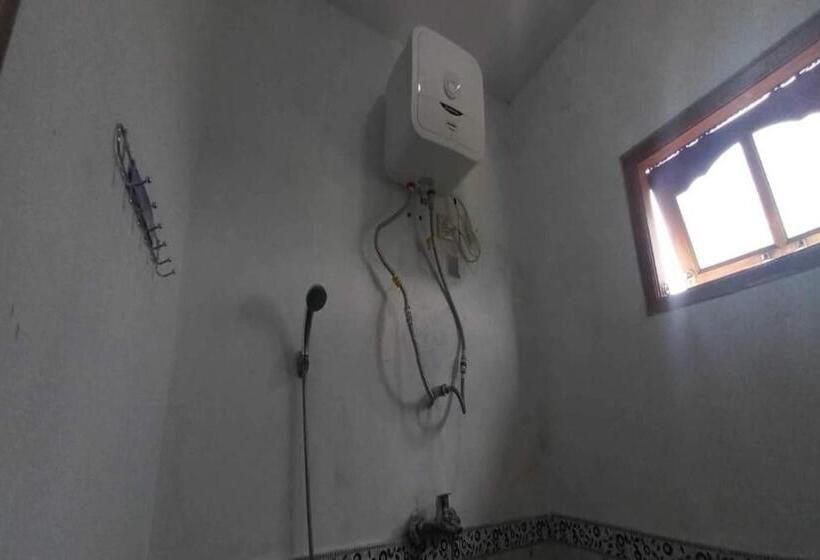 Camera Deluxe, Oyo 92533 Harjuna Guest House