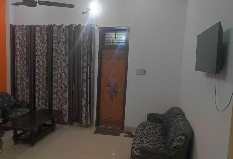 חדר קלאסי לשלושה, Oyo Rising Star Guest House