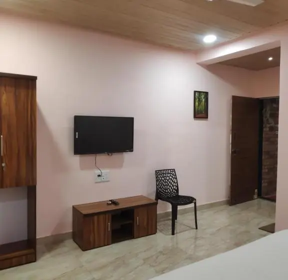 キングサイズベッドのスタンダードルーム, Soham Beach Resort, Diveagar