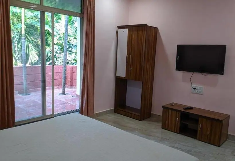 キングサイズベッドのスタンダードルーム, Soham Beach Resort, Diveagar