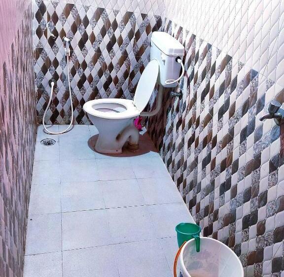 חדר קלאסי לשלושה, Spot On Ct Heaven Palace