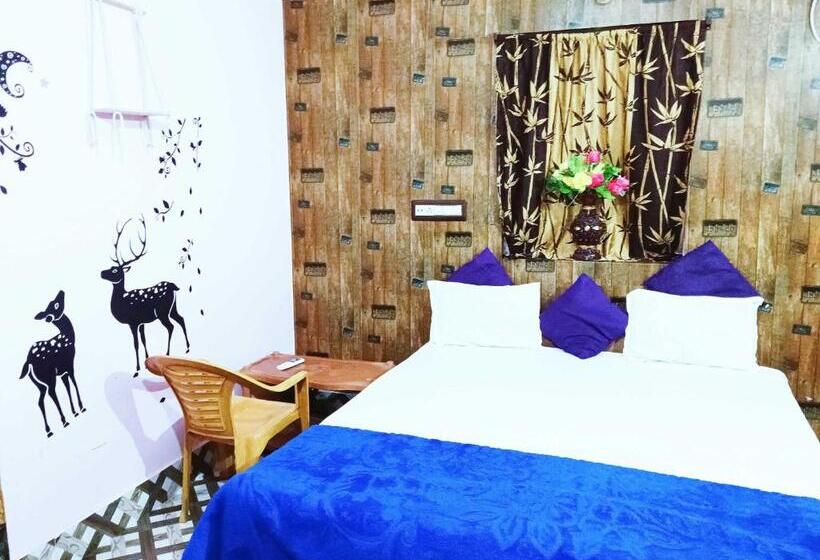 חדר קלאסי לשלושה, Spot On Ct Heaven Palace