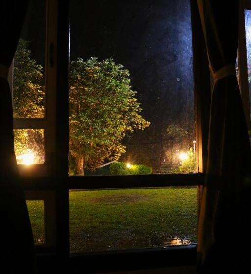 小室, The Nettle And Fern Farmstay