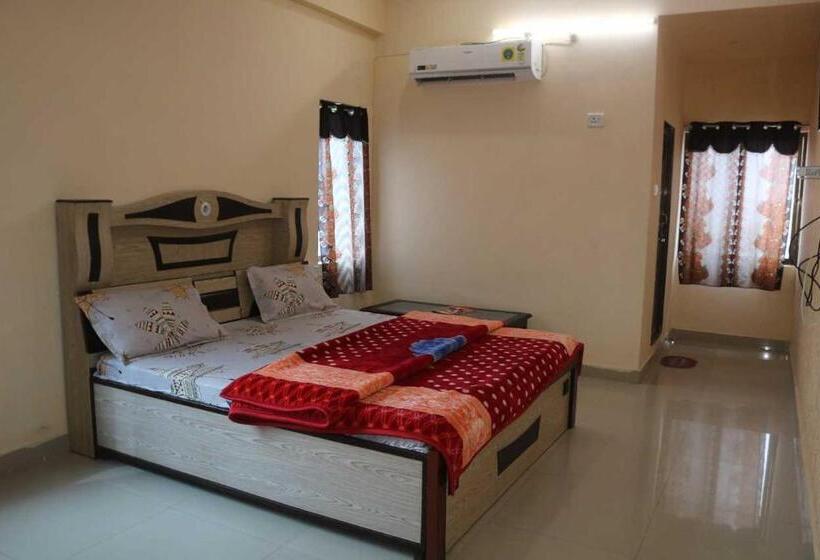 غرفة ديلوكس ثلاثية, Oyo Hotel Purnima Palace