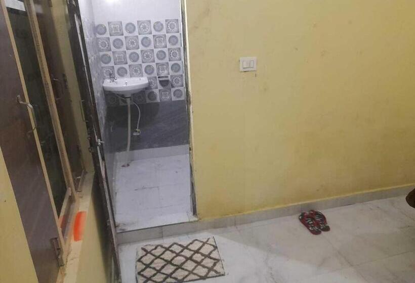 חדר קלאסי לשלושה, Oyo Hotel Signature Inn