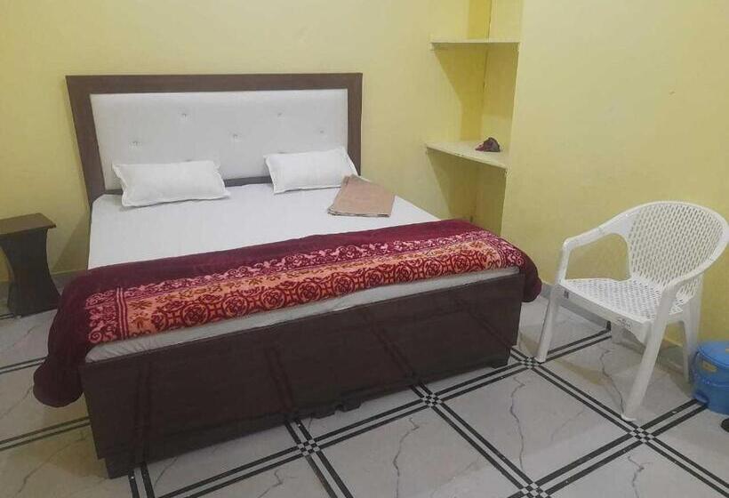 חדר קלאסי לשלושה, Oyo Hotel Signature Inn