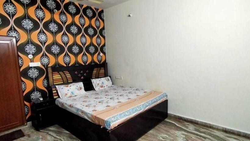 اتاق کلاسیک سه تخته, Oyo Hotel V Star