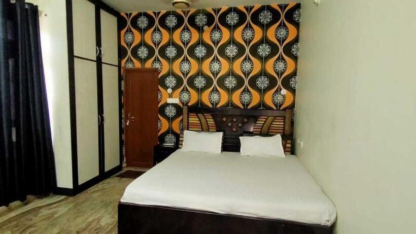 اتاق کلاسیک سه تخته, Oyo Hotel V Star