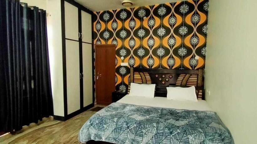 اتاق کلاسیک سه تخته, Oyo Hotel V Star