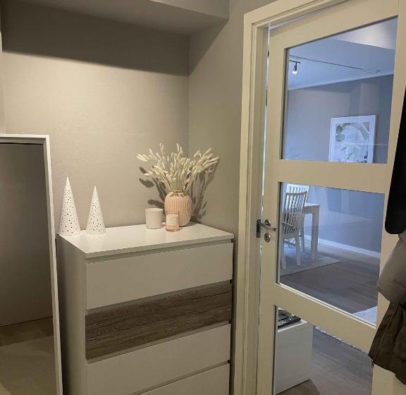 اتاق استاندارد سه نفره, Room In Apartment Apartment With One Bedrooms And Parking In The City Of Stavanger