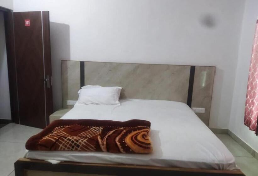 Трехместный Номер Классика, Spot On 810140  Deep Palace Bawal Road Rewari