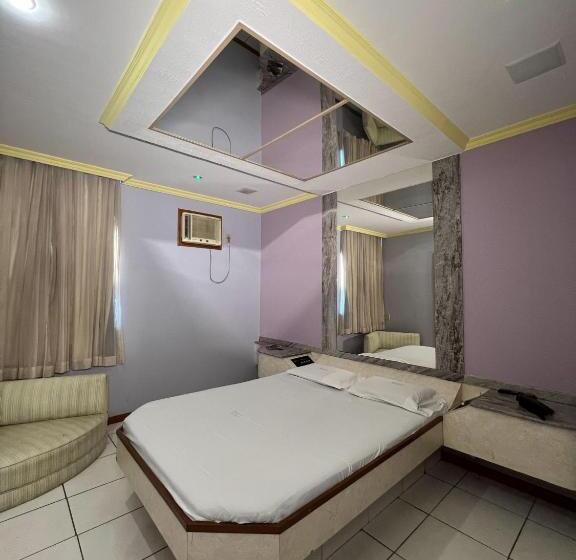 Standard-huone, Status Motel