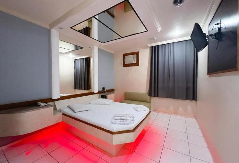 Standard-huone, Status Motel