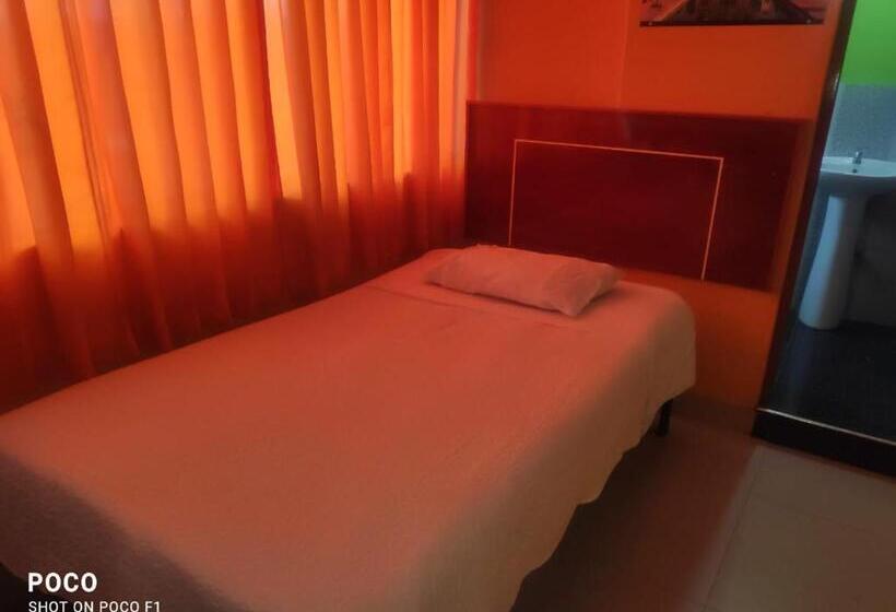 اتاق استاندارد یک نفره, Hospedaje El Pino