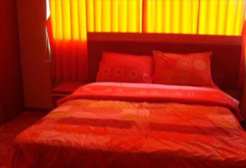 اتاق لوکس, Hospedaje El Pino