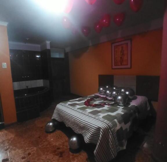 سوئیت با وان آب گرم, Hospedaje El Pino