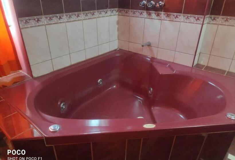 Номер Стандарт с Гидромассажем, Hospedaje El Pino