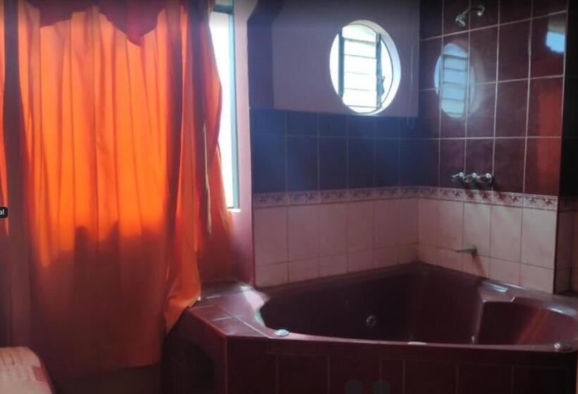 Номер Стандарт с Гидромассажем, Hospedaje El Pino