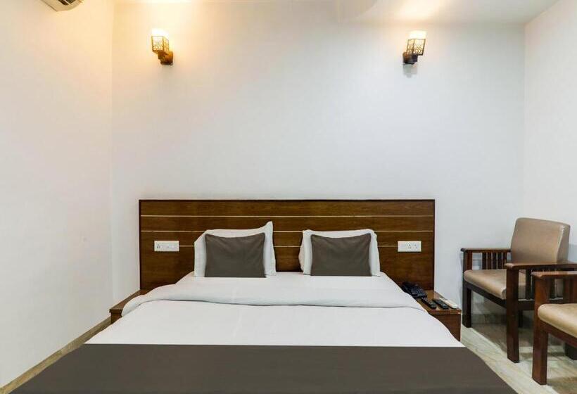 Трехместный Номер Классика, Collection O Hotel Diamond Plaza