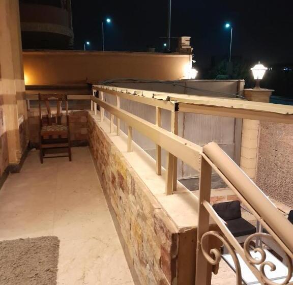 اتاق استاندارد یک نفره, Cairo Plaza Guest House